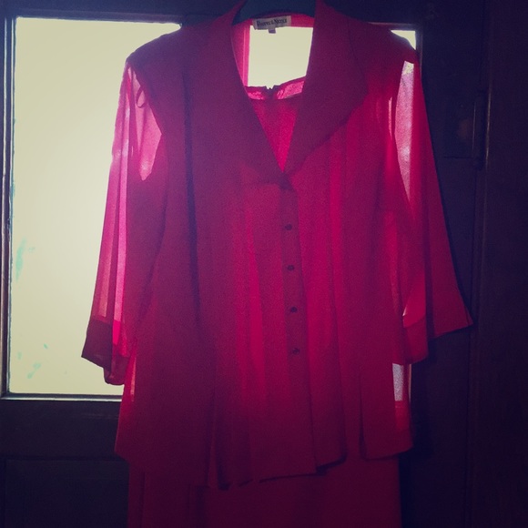 Danny & Nicole Dresses & Skirts - Red 2piece dress just in time for the holidays.